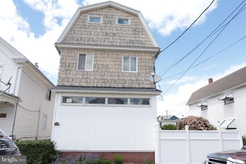226 E Green St, Nanticoke, PA, 18634-2452 | Card Image