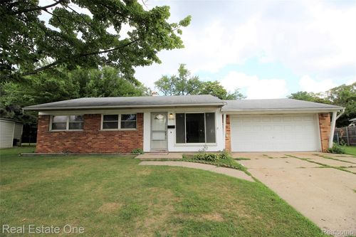 12750 Albany St, Oak Park, MI, 48237-2919 | Card Image