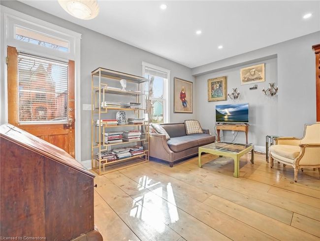 80 Ferrie St W, House other with 2 bedrooms, 2 bathrooms and 1 parking in Hamilton ON | Image 5