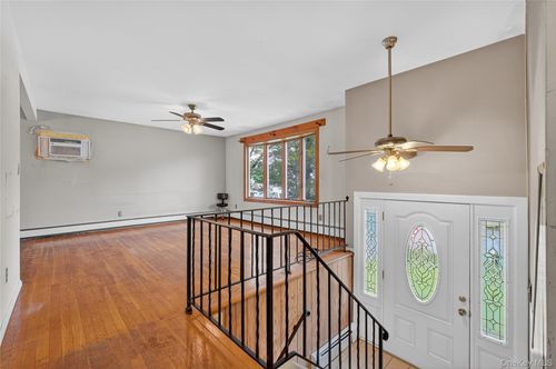 4 Fern Ln, Poughkeepsie, NY, 12601-5706 | Card Image