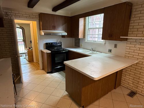 16217 Greenview Ave, Detroit, MI, 48219-4172 | Card Image