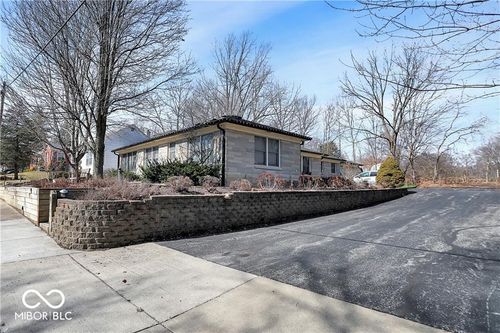 760 W Pine St, Zionsville, IN, 46077-1729 | Card Image