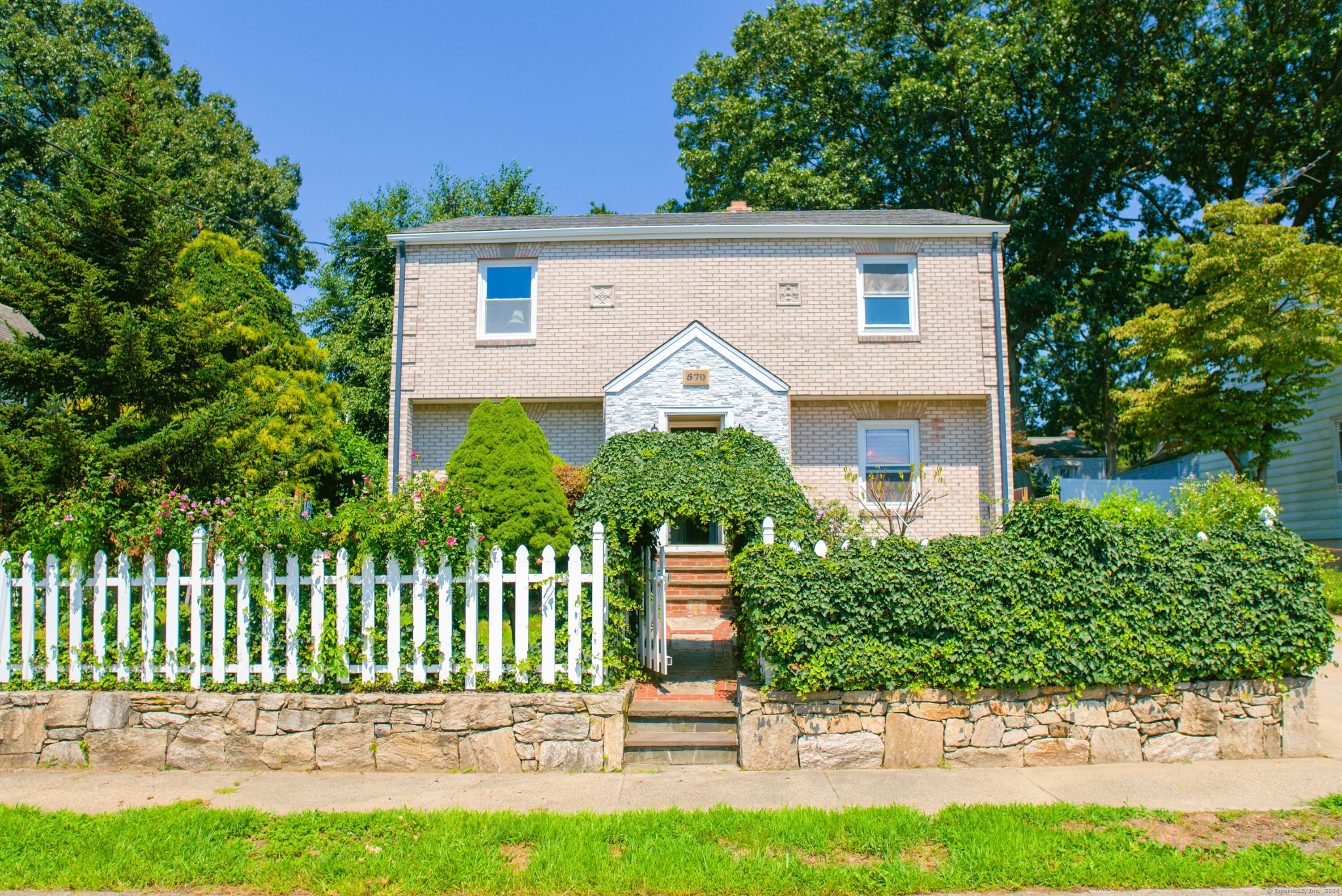 Ruth St, Bridgeport, CT 06606