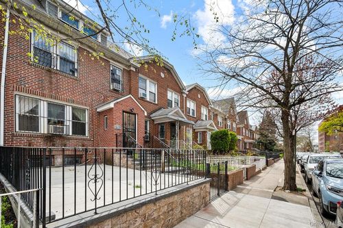 3415 91st St, Jackson Heights, NY, 11372-3604 | Card Image