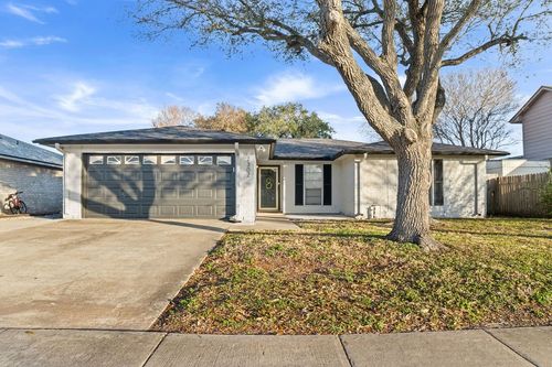 2302 Memorial Pkwy, Portland, TX, 78374-3206 | Card Image