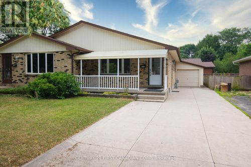 9 Tilipe Road, London East, ON, N5Z2X3 | Card Image