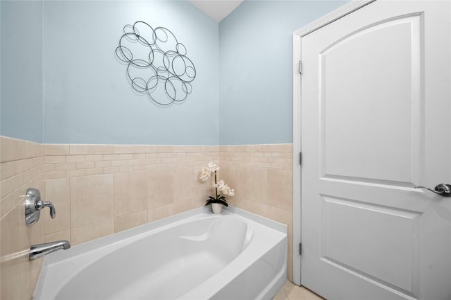 Full bath with a garden tub | Image 21