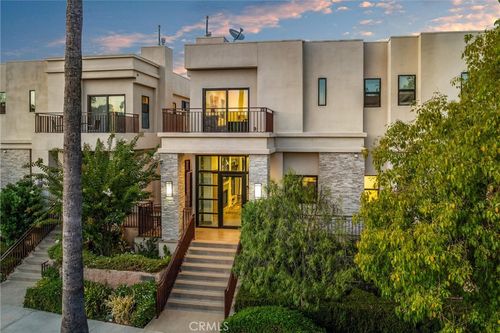 18717 Redwing, Tarzana, CA, 91356 | Card Image