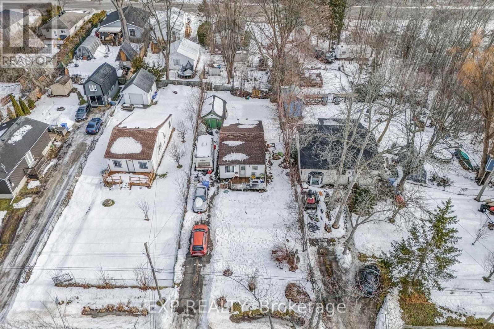 Residential in Georgina (Historic Lakeshore Communities)