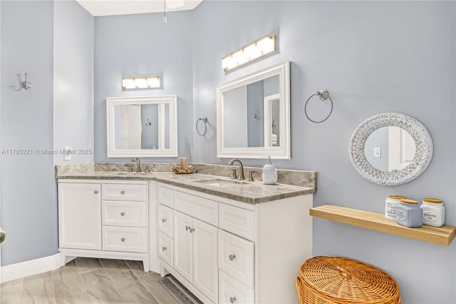 APT-13 - 6121 Se Landing Way, Condo with 3 bedrooms, 2 bathrooms and null parking in Stuart FL | Image 30