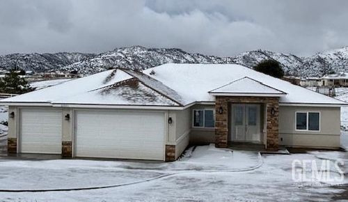 21831 San Gabriel Dr, Tehachapi, CA, 93561-9438 | Card Image