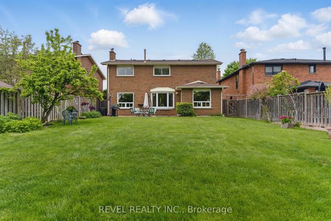 1076 Roxborough Dr, House other with 4 bedrooms, 3 bathrooms and 2 parking in Oakville ON | Image 34