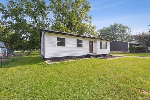 7223 Allegan Dr, Davison, MI, 48423-2379 | Card Image