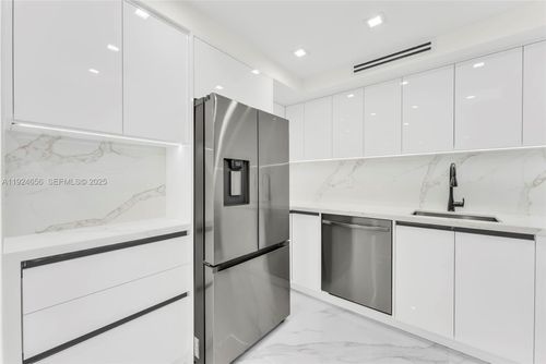 1414-251 174th St, Sunny Isles Beach, FL, 33160-3300 | Card Image