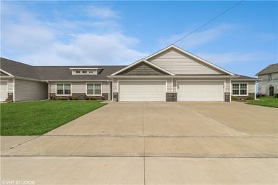 406 N Park Street, Home with 3 bedrooms, 3 bathrooms and null parking in Prairie City IA | Image 1