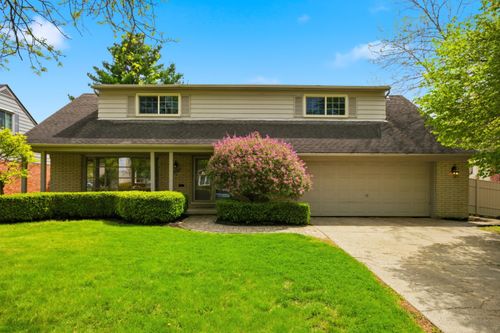 653 Perrien Pl, Grosse Pointe Woods, MI, 48236-1132 | Card Image