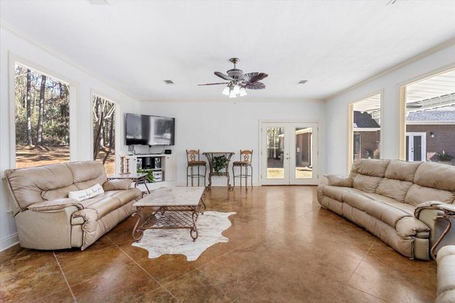 37-Living Area | Image 37
