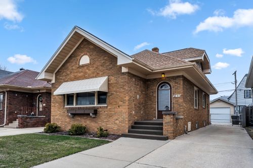 2607 Lasalle St, RACINE, WI, 53402-4352 | Card Image