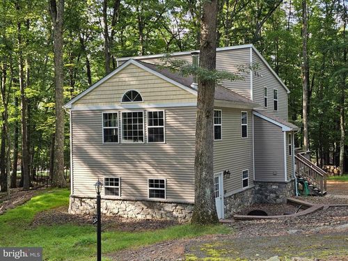 552 S Huron Cir, Hazleton, PA, 18202-9157 | Card Image