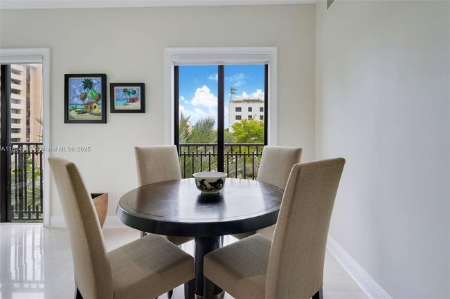 APT-402 - 711 Biltmore Way, Condo with 2 bedrooms, 2 bathrooms and null parking in Coral Gables FL | Image 8
