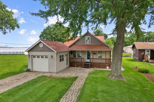 29 Atwater Pkwy, Fox Lake, IL, 60020-1501 | Card Image