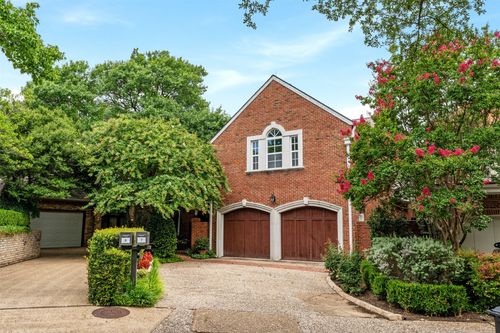 7 Queensview Ct, Dallas, TX, 75225-1827 | Card Image