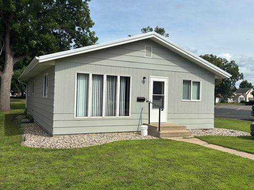 712 Logan Ave, Jackson, MN, 56143-1418 | Card Image