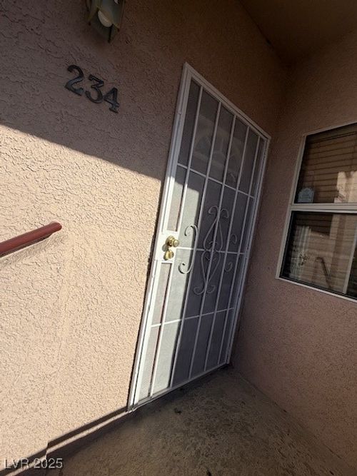 234-5225 W Reno Ave, Las Vegas, NV, 89118-1594 | Card Image