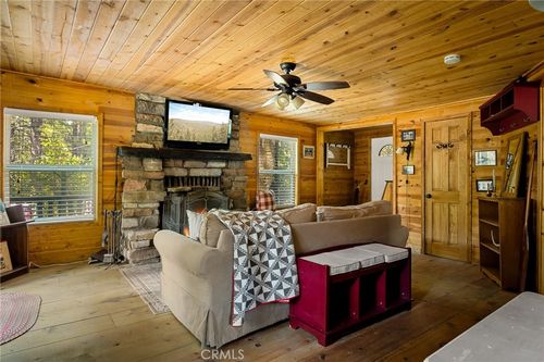 33400 Bluebird Dr, Green Valley Lake, CA, 92341 | Card Image