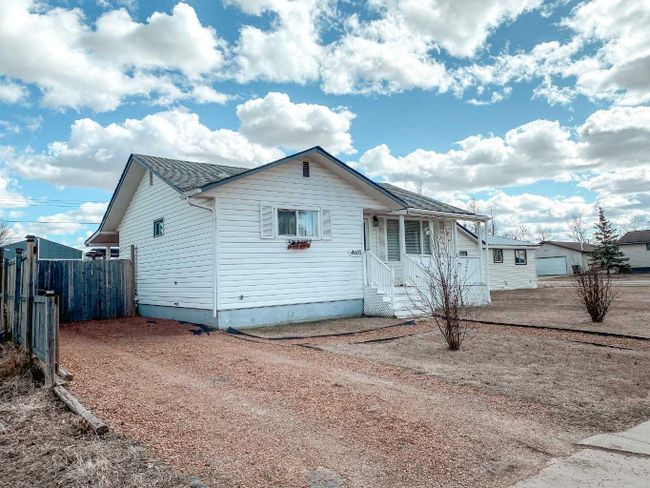4607 53 Street, Home with 2 bedrooms, 1 bathrooms and 3 parking in Rycroft AB | Image 39