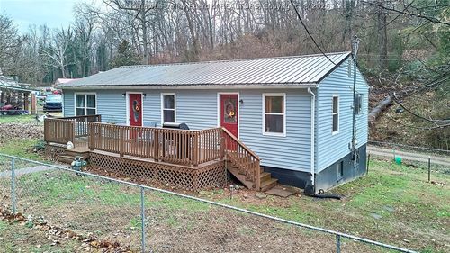 104 Woodland Dr, Nitro, WV, 25143-1015 | Card Image