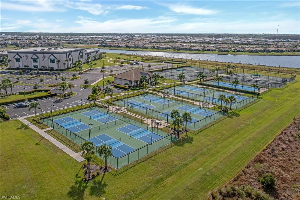 Residential in ESTERO 5