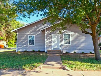 220 W Wardville Street, House other with 4 bedrooms, 2 bathrooms and null parking in Cleburne TX | Image 1