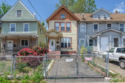 724 W Front St, Plainfield, NJ, 07060-1033 | Card Image