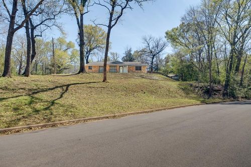 1112 Swanson Dr, Palestine, TX, 75801-5352 | Card Image