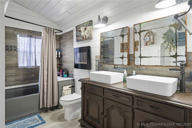 Hall Bath | Image 17