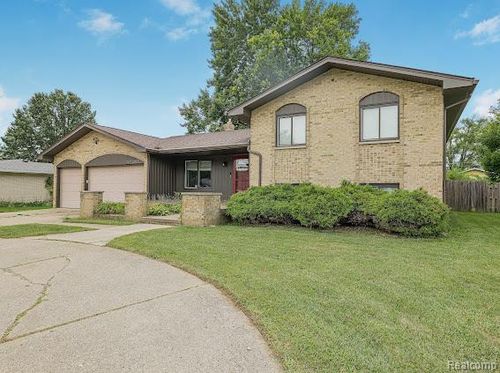 37207 Almont Dr, Sterling Heights, MI, 48310-4019 | Card Image