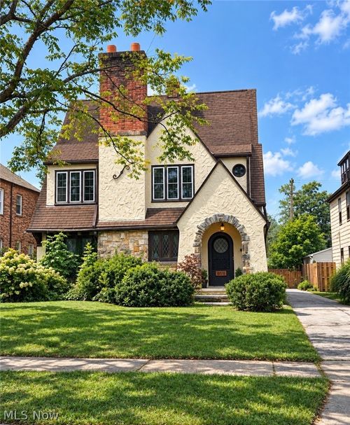 18518 Newell Rd, Shaker Heights, OH, 44122-5161 | Card Image