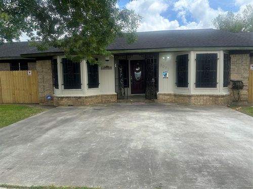 5001 Texas Ave, La Marque, TX, 77568-3027 | Card Image