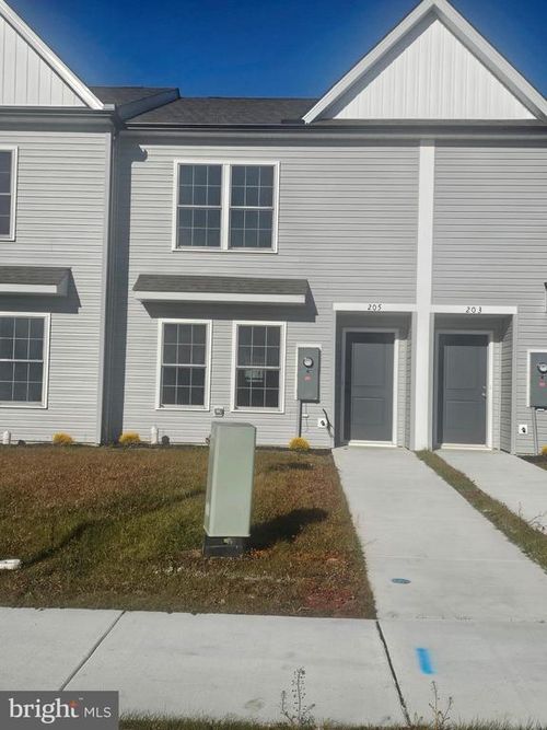 205 Fairfax Ln, DOVER, DE, 19901-5016 | Card Image