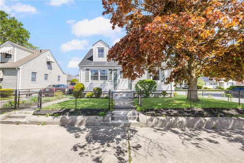 106 Martin St, Pawtucket, RI, 02861-3481 | Card Image