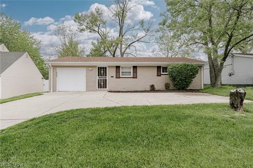 24505 Emery Rd, Warrensville Heights, OH, 44128-5615 | Card Image