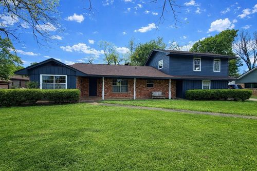 311 Southern Oaks Dr, Lake Jackson, TX, 77566-4716 | Card Image