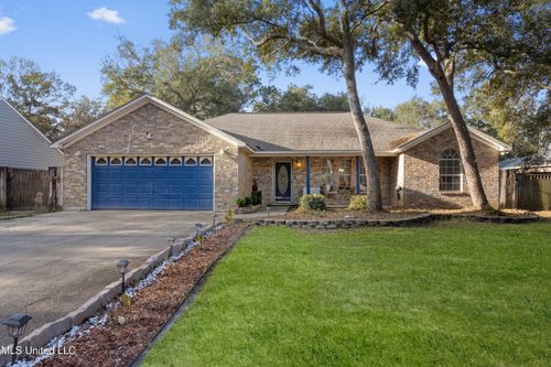 513 Oak St, Ocean Springs, MS, 39564-8925 | Card Image