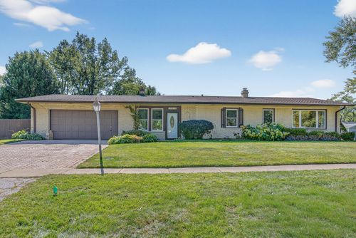 183 Saint Marys Pkwy, Buffalo Grove, IL, 60089-2115 | Card Image