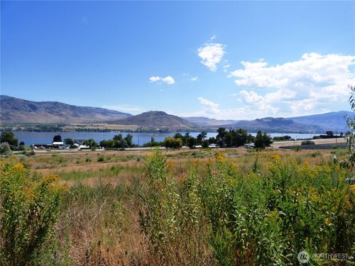 17 Swann Ln, Oroville, WA, 98844-5702 | Card Image