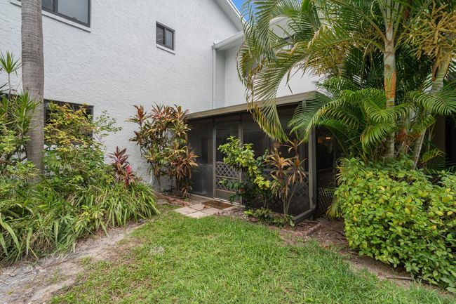 2116 Ne 44 Th St, Townhouse with 2 bedrooms, 2 bathrooms and null parking in Lighthouse Point FL | Image 9