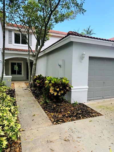 5505 Crossing Rock Court, Townhouse with 2 bedrooms, 2 bathrooms and null parking in Riviera Beach FL | Image 1