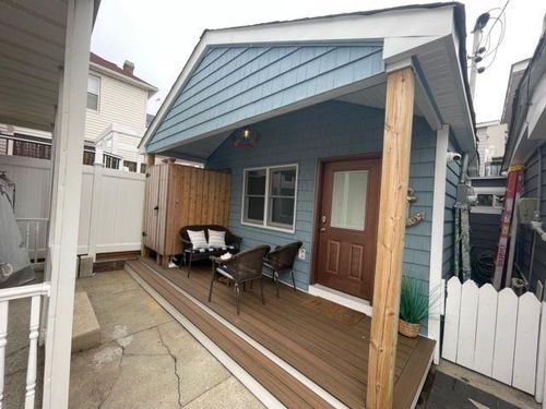 190 Beach 109th St, Rockaway Park, NY, 11694-2506 | Card Image