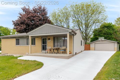 32373 Hampton Ct, Fraser, MI, 48026-2338 | Card Image